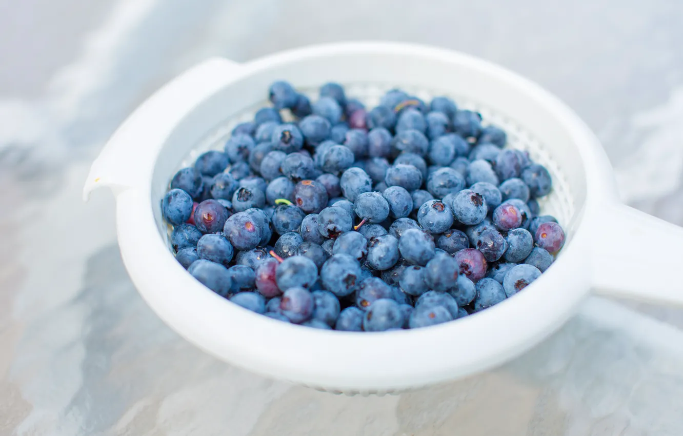 Photo wallpaper berries, food, light background, blueberries, дуршлыг