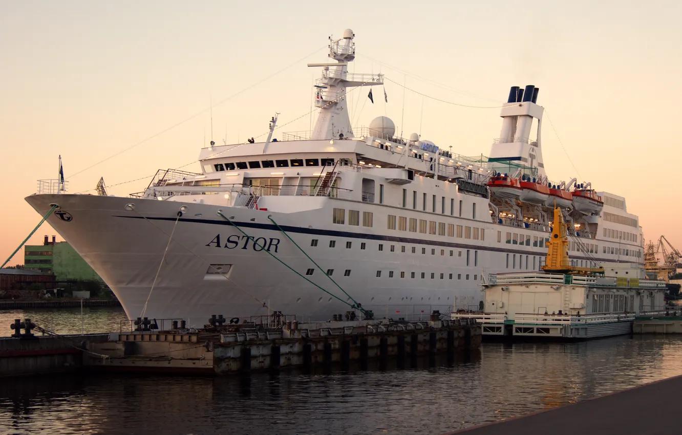 Photo wallpaper pier, liner, cruise