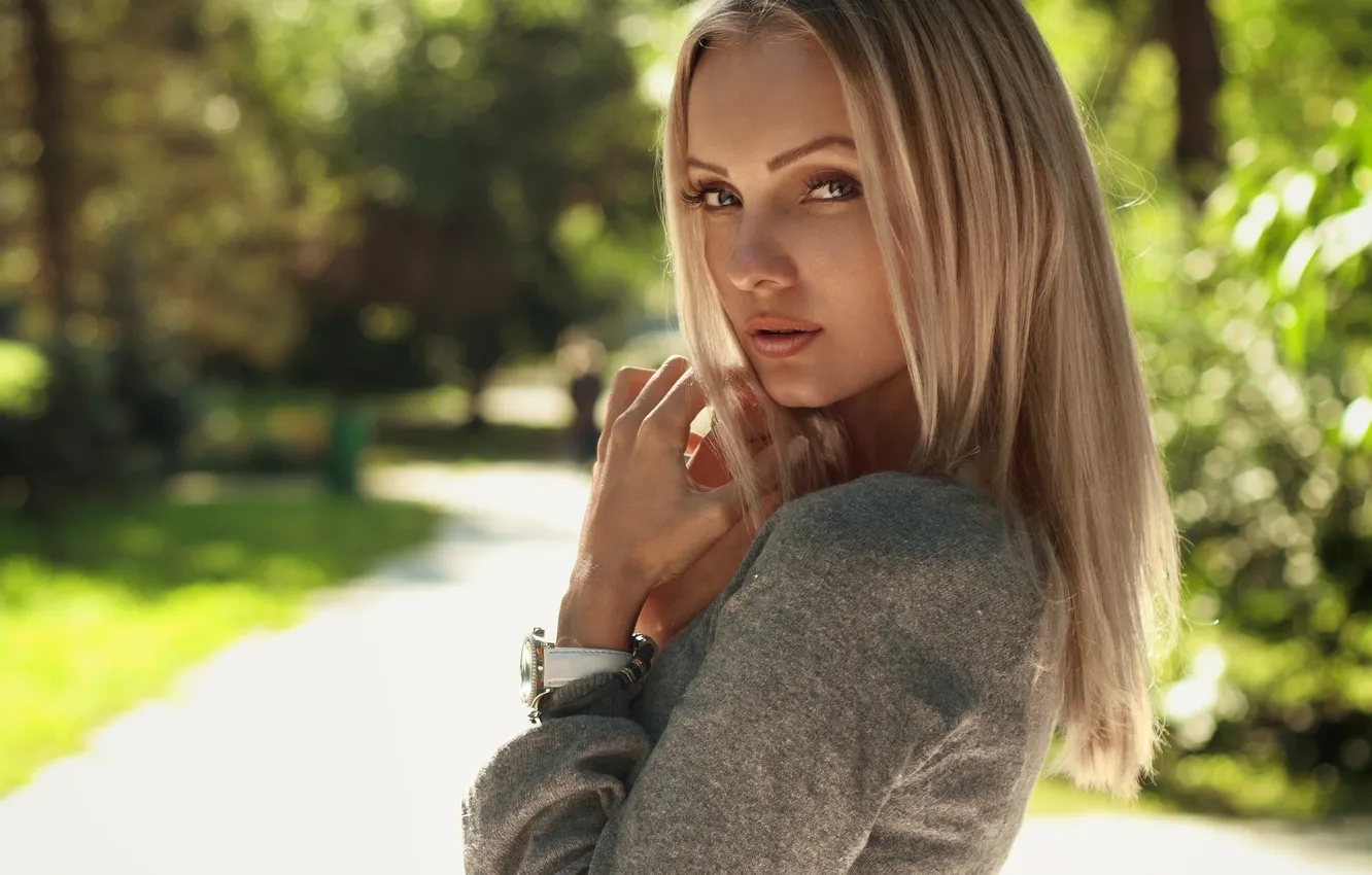 Photo wallpaper look, girl, watch, blonde