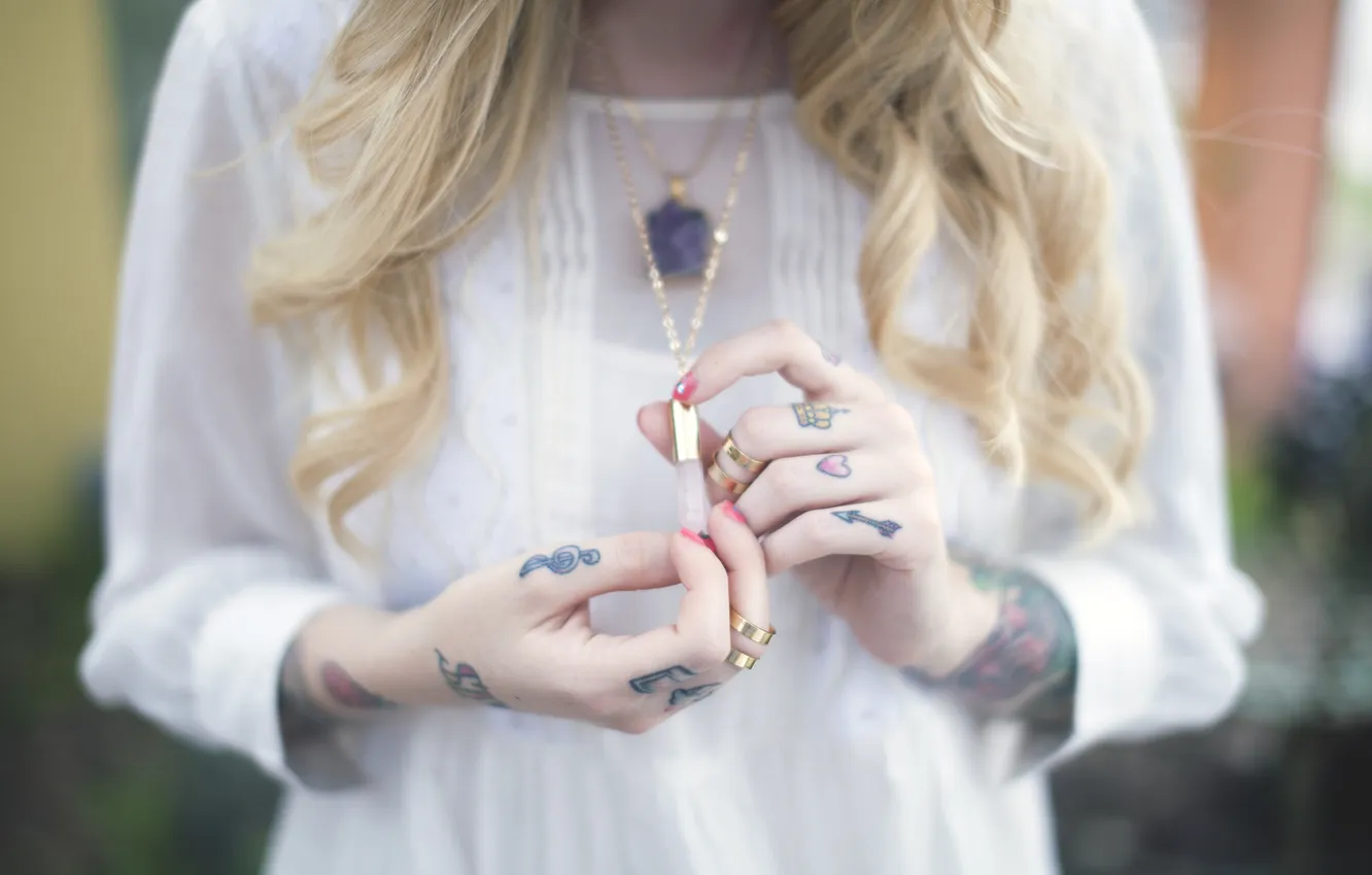 Photo wallpaper hands, tattoo, pendant, curls, tatuirovki