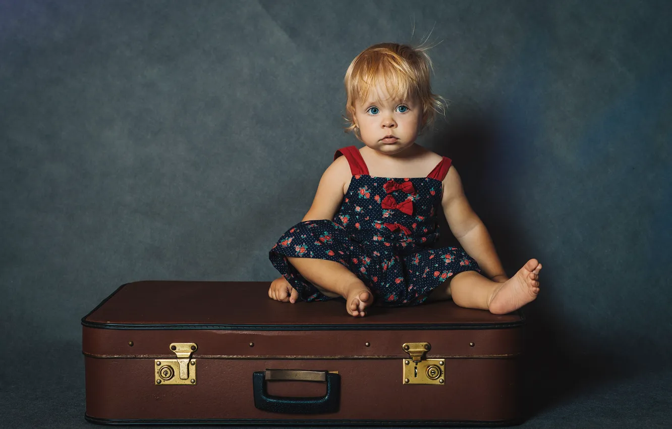 Photo wallpaper children, girl, suitcase, baby
