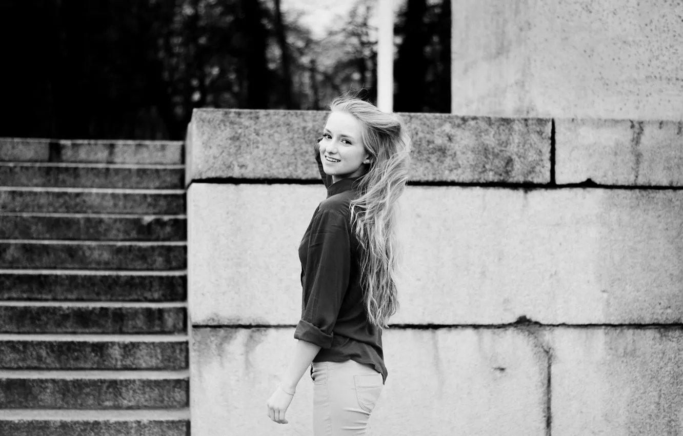 Photo wallpaper smile, girl, black and white