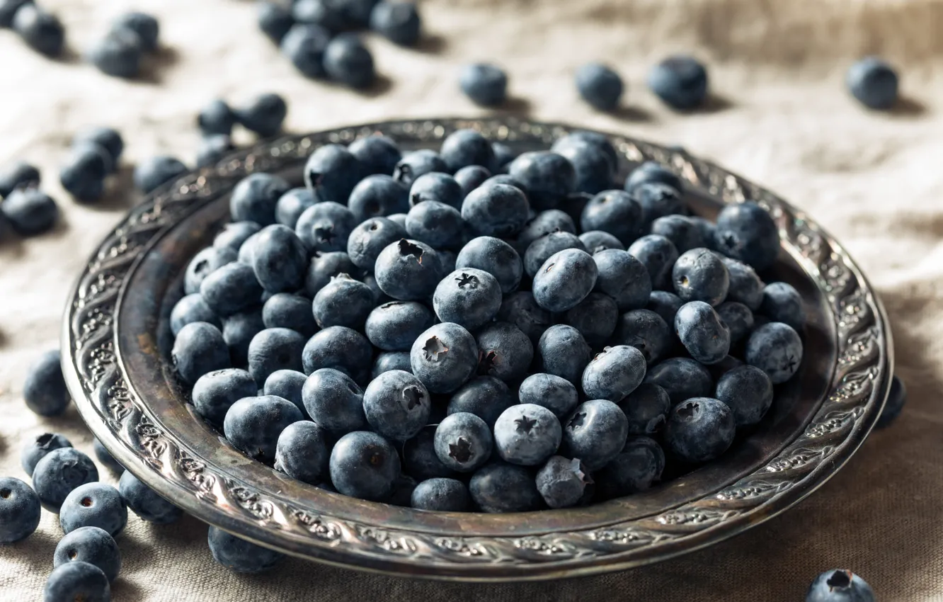 Photo wallpaper berries, table, blueberries, plate, placer, tablecloth, metal, delicious blueberries on a plate