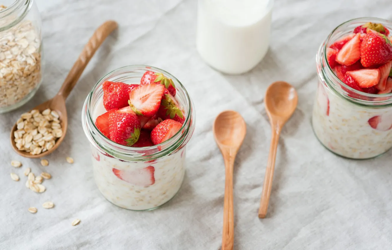 Photo wallpaper milk, strawberry, oatmeal