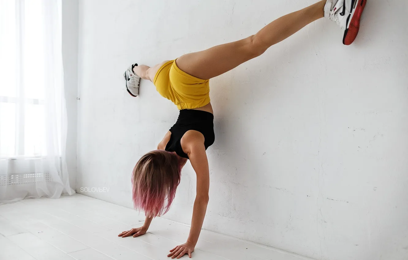 Photo wallpaper girl, sexy, pose, room, model, shorts, Mike, figure