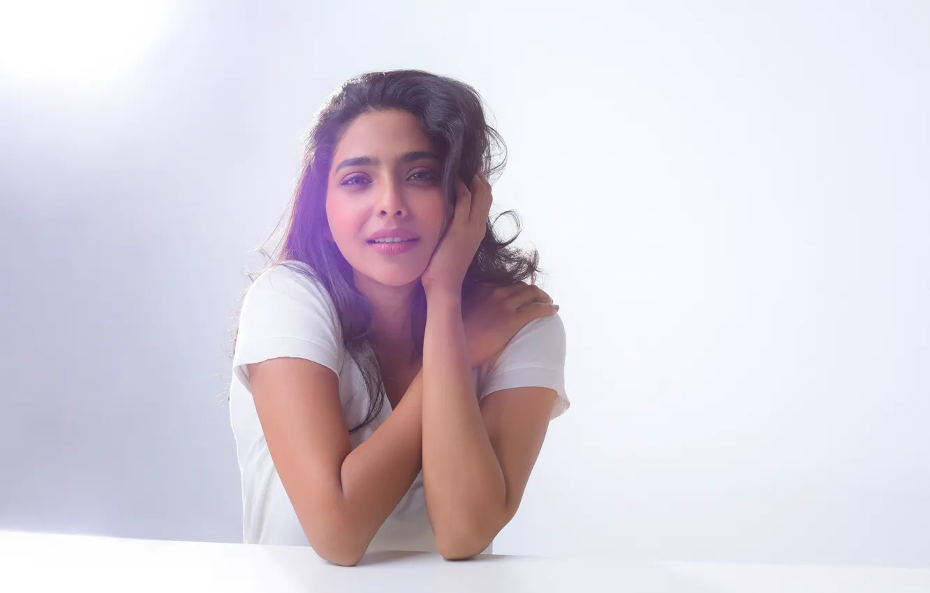 Photo wallpaper girl, model, indian, actress, celebrity, bollywood, Aishwarya Lekshmi