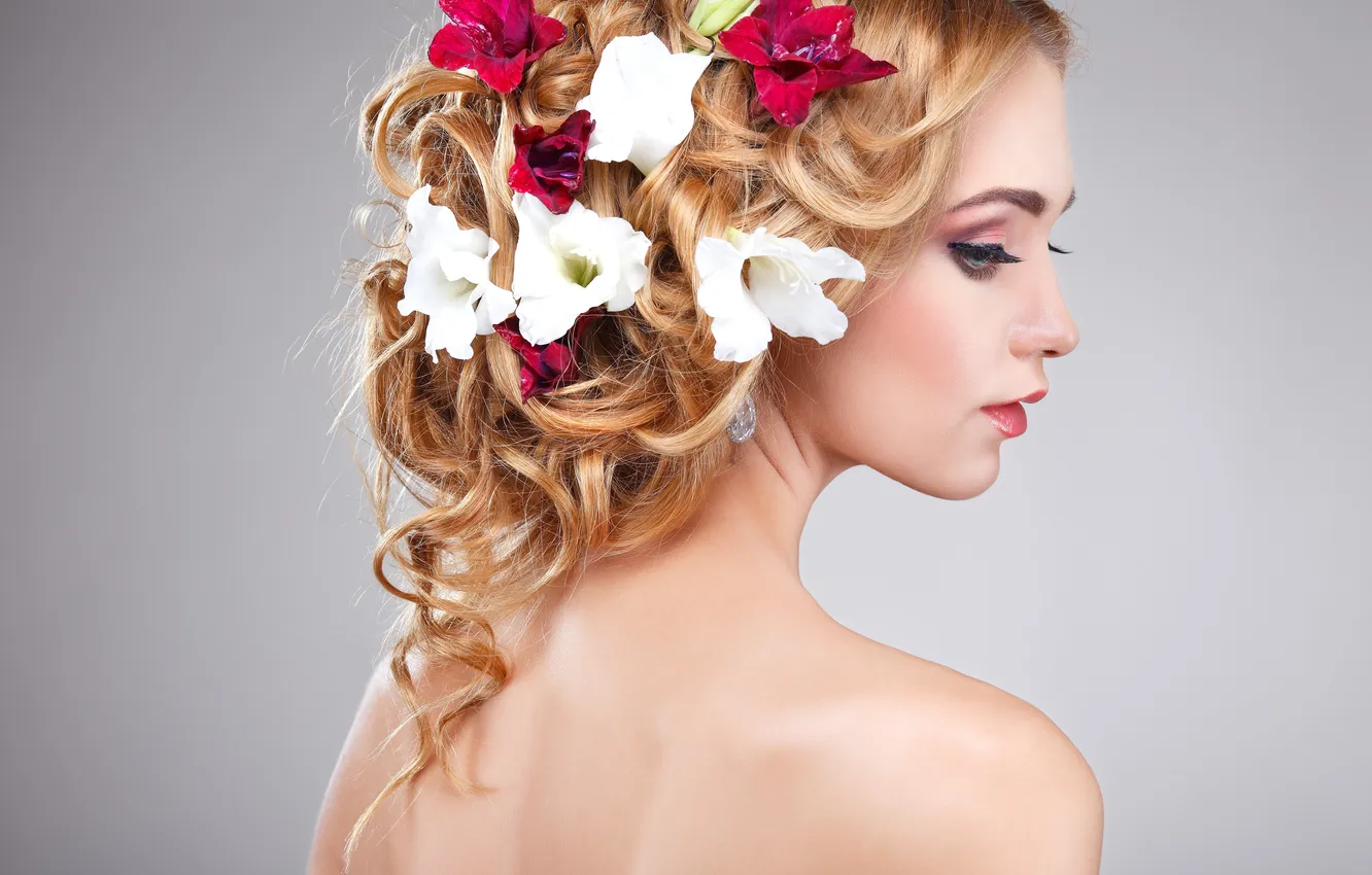 Photo wallpaper girl, flowers, face, background, model, hair, back, earrings