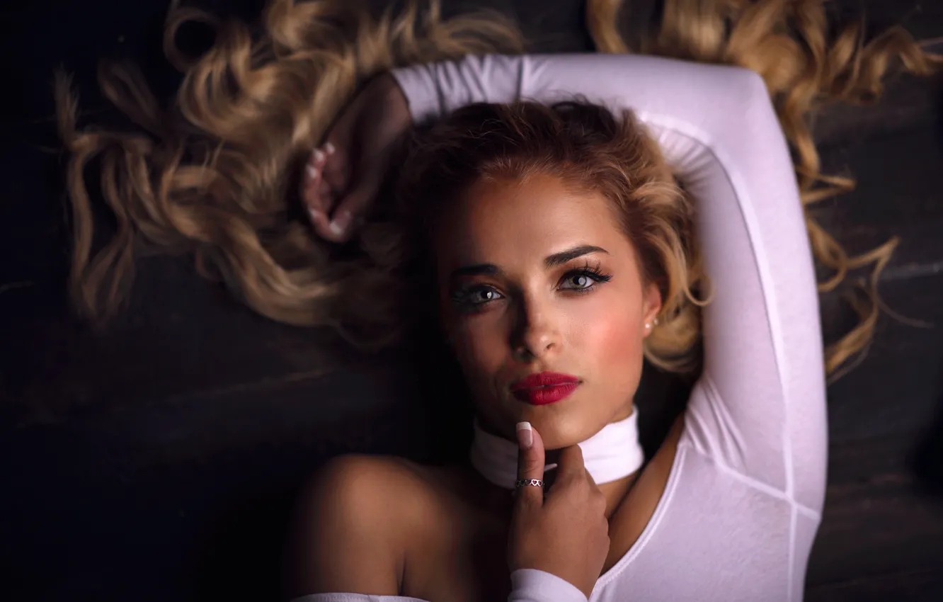 Photo wallpaper look, girl, face, hair, hands