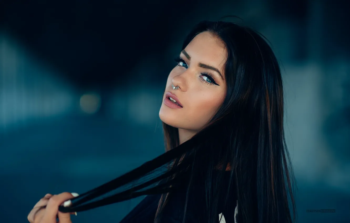 Photo wallpaper look, pose, background, model, hair, portrait, hands, makeup