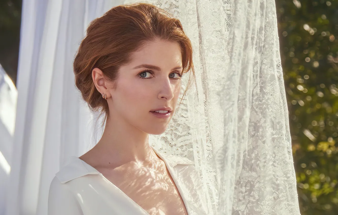 Photo wallpaper look, girl, light, face, portrait, actress, Anna Kendrick