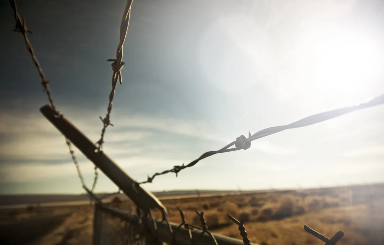 Photo wallpaper the sky, macro, desert, the fence, wire, barbed