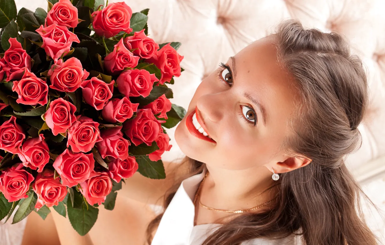 Photo wallpaper look, girl, flowers, smile, roses, makeup