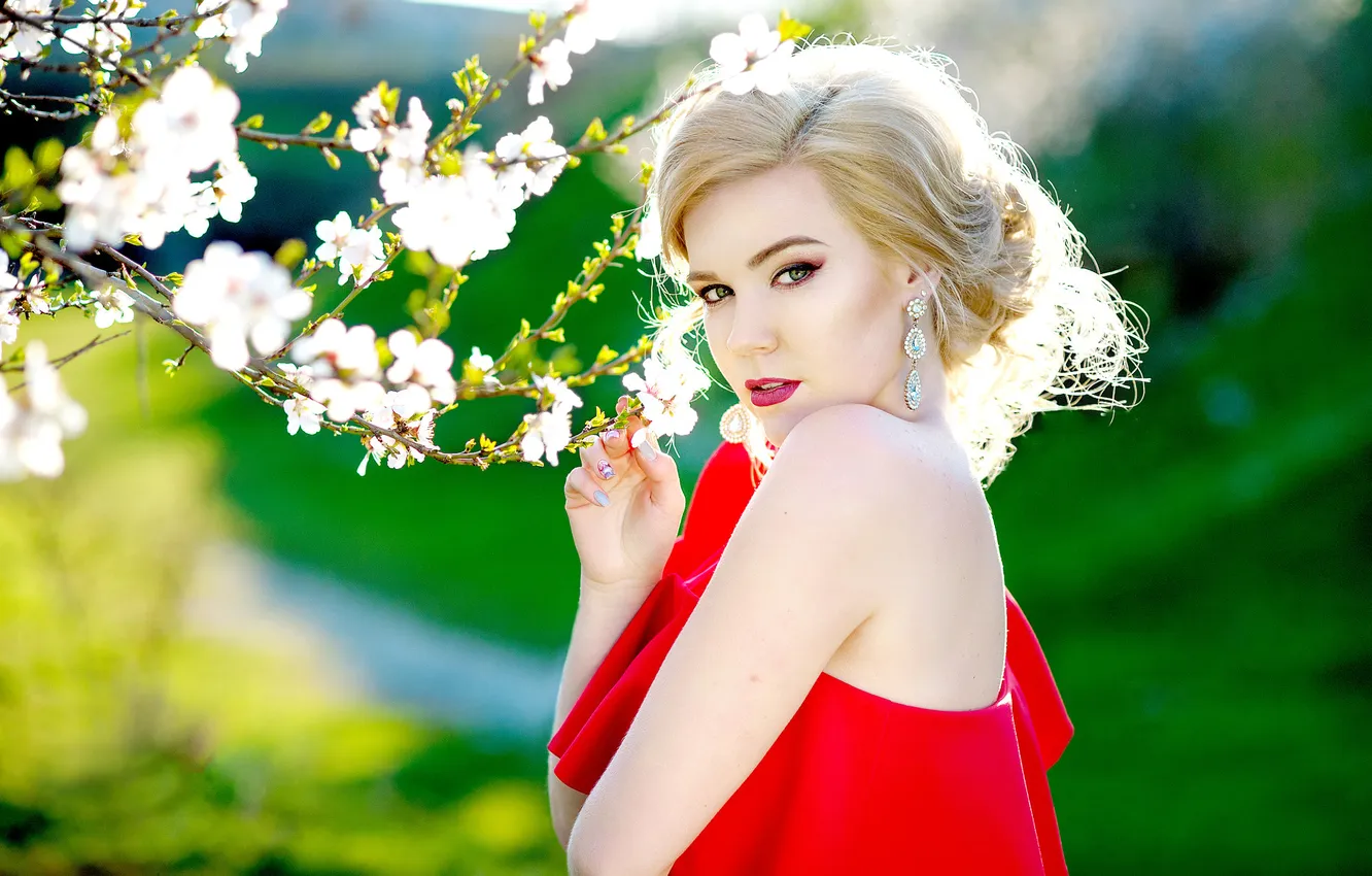 Photo wallpaper greens, look, girl, light, flowers, branches, nature, face
