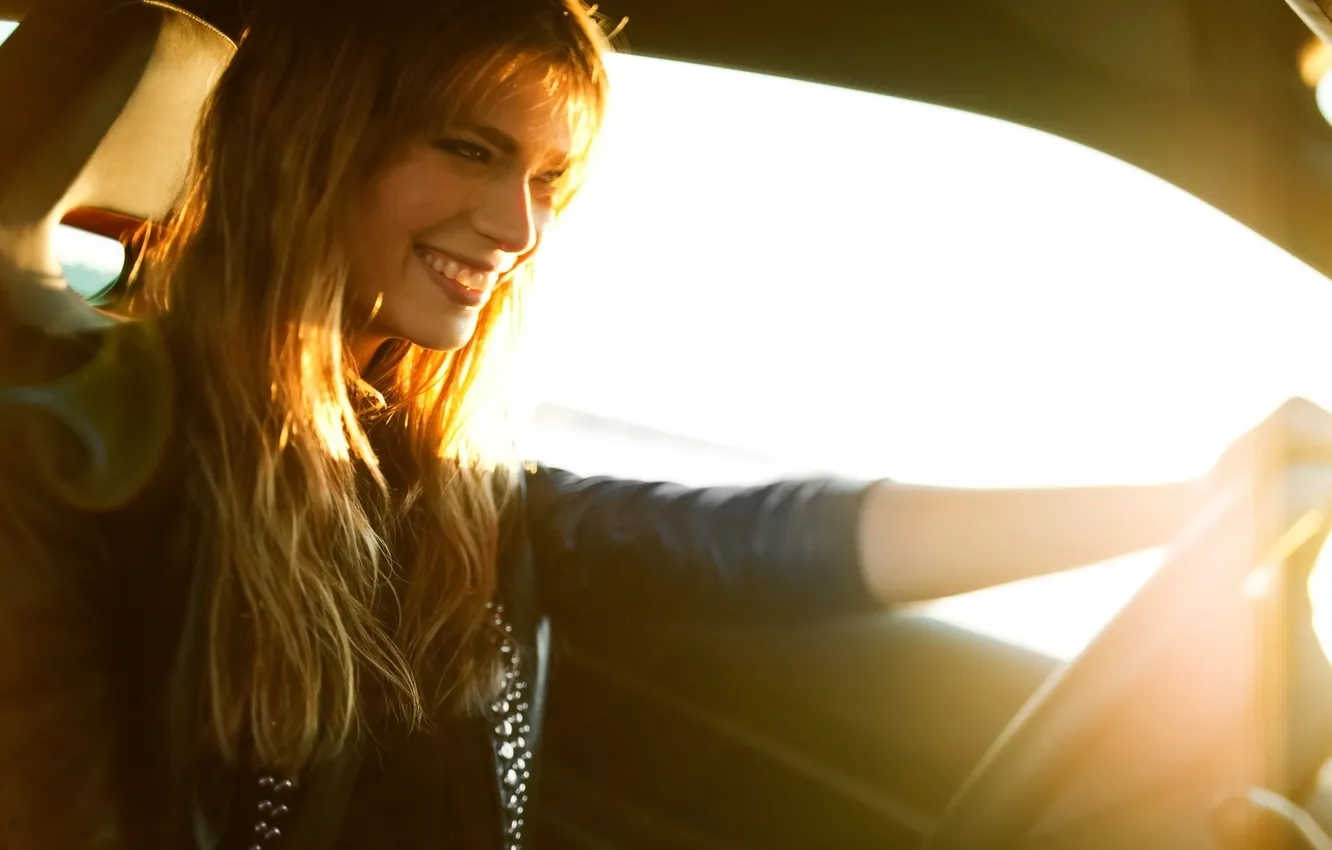 Photo wallpaper girl, the sun, rays, smile, blonde, car
