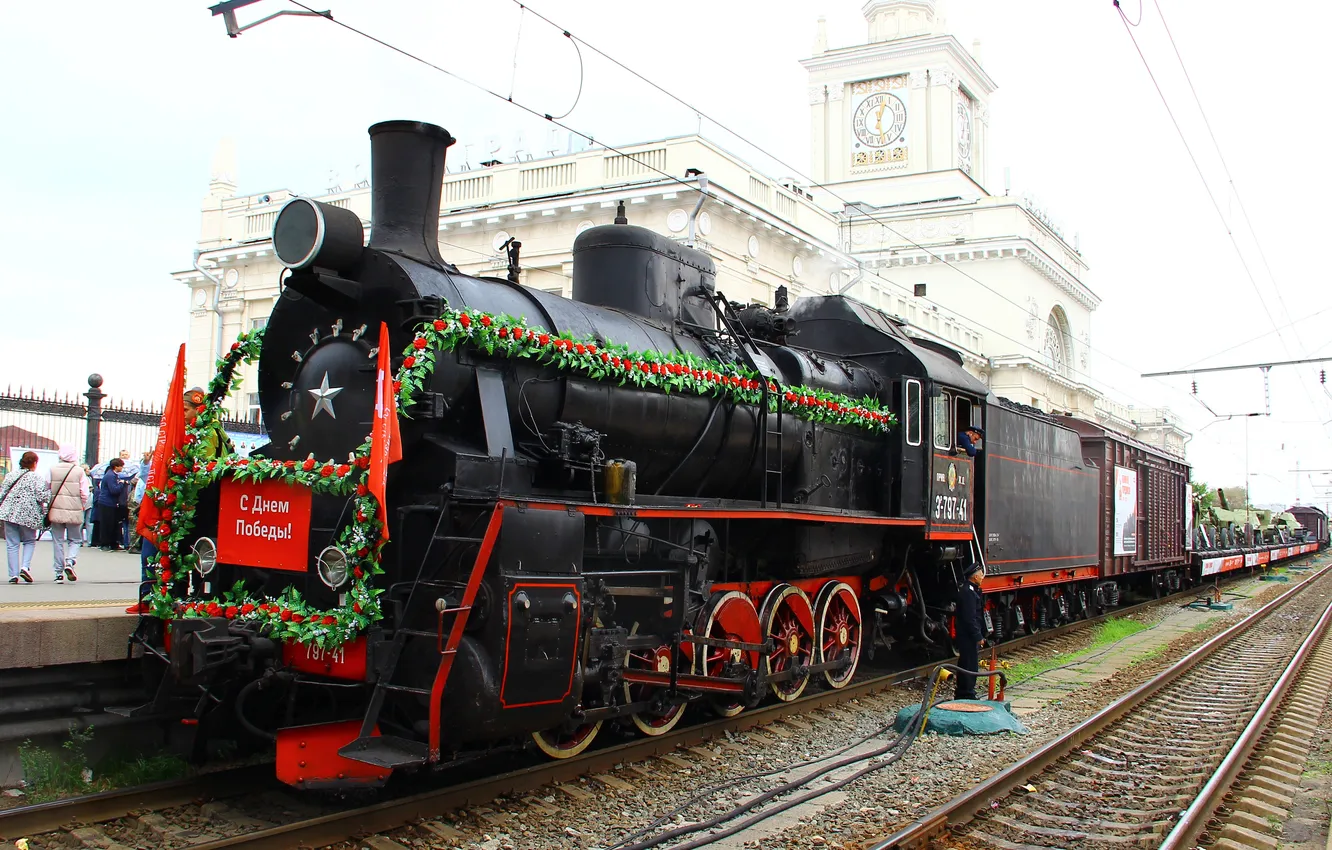 Photo wallpaper The engine, People, Train, The Victory Day!, Front, Volgograd, 2025, Railway station
