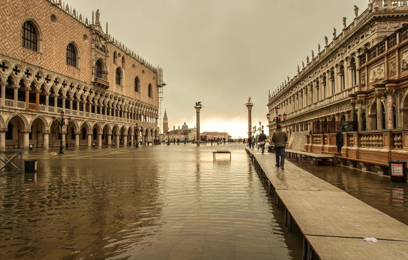 Photo wallpaper the sky, water, flood, Italy, Venice, columns, the Doge's Palace, Piazzetta