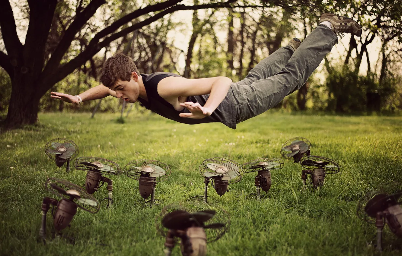 Photo wallpaper the situation, fan, guy, gravity