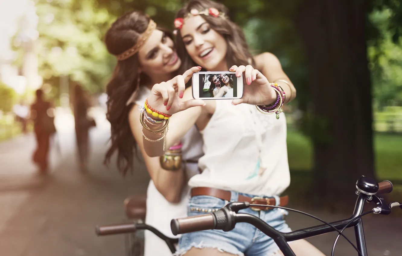 Photo wallpaper girl, bike, smile, camera, friendship, phone, friend