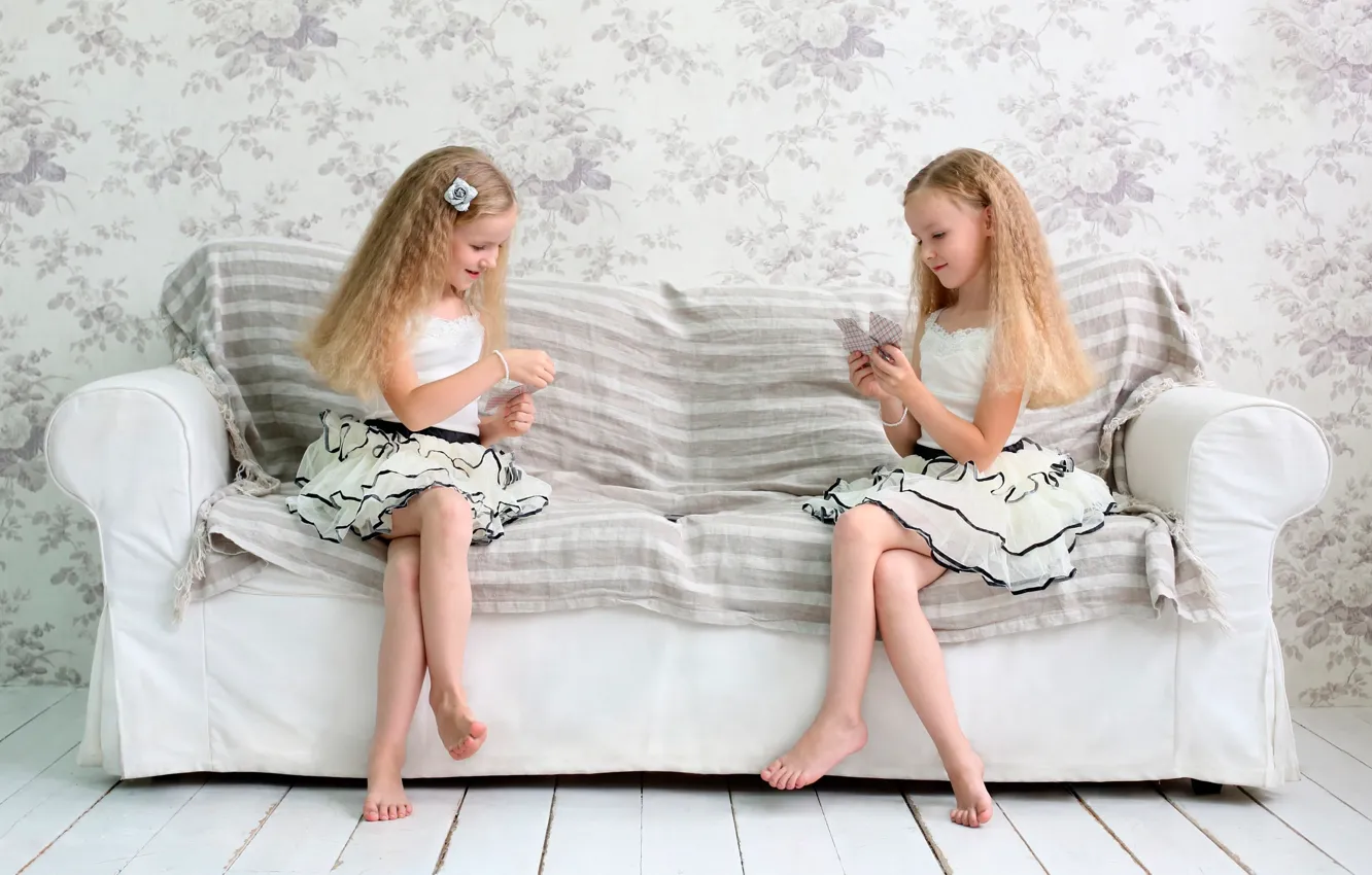 Photo wallpaper children, the game, map, girl