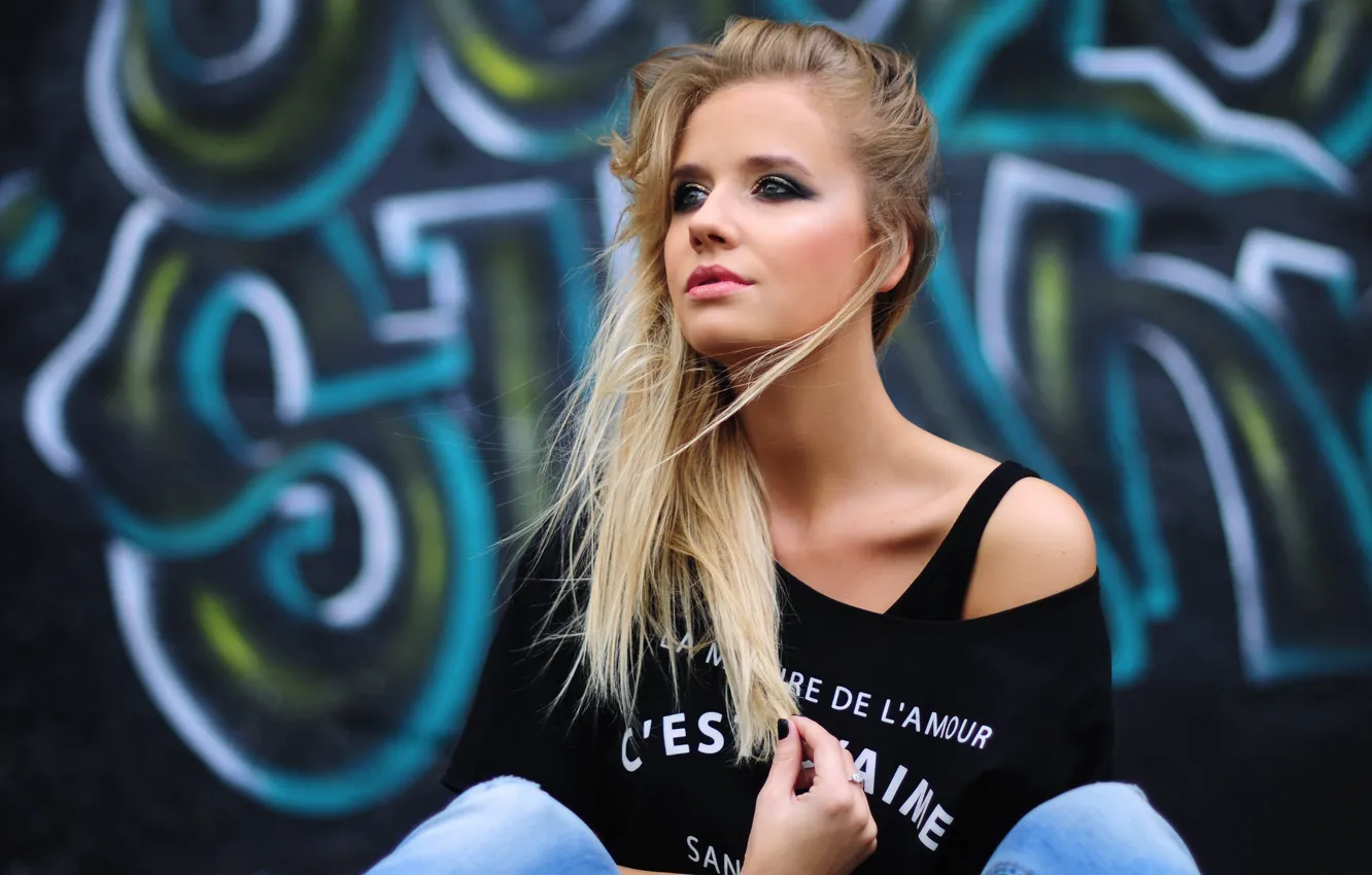 Photo wallpaper girl, pose, the inscription, graffiti, portrait, jeans, makeup, t-shirt