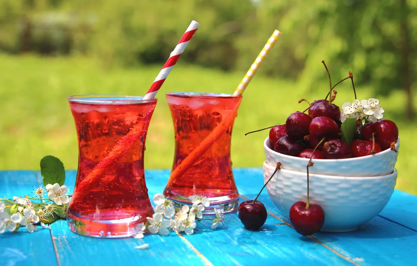Photo wallpaper cherry, glass, lemonade