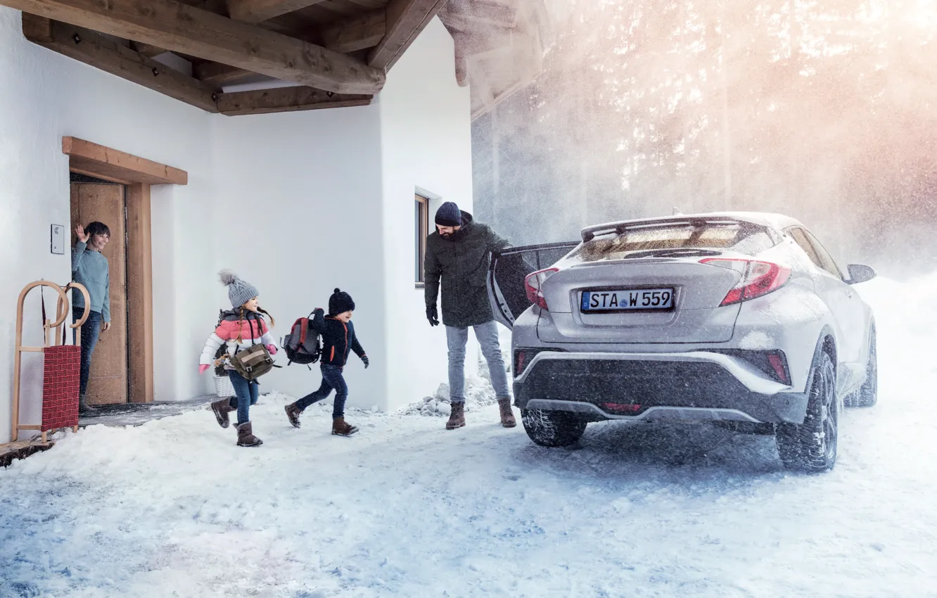 Photo wallpaper Winter, Snow, House, Children, Toyota, SUV, SUV, Parents