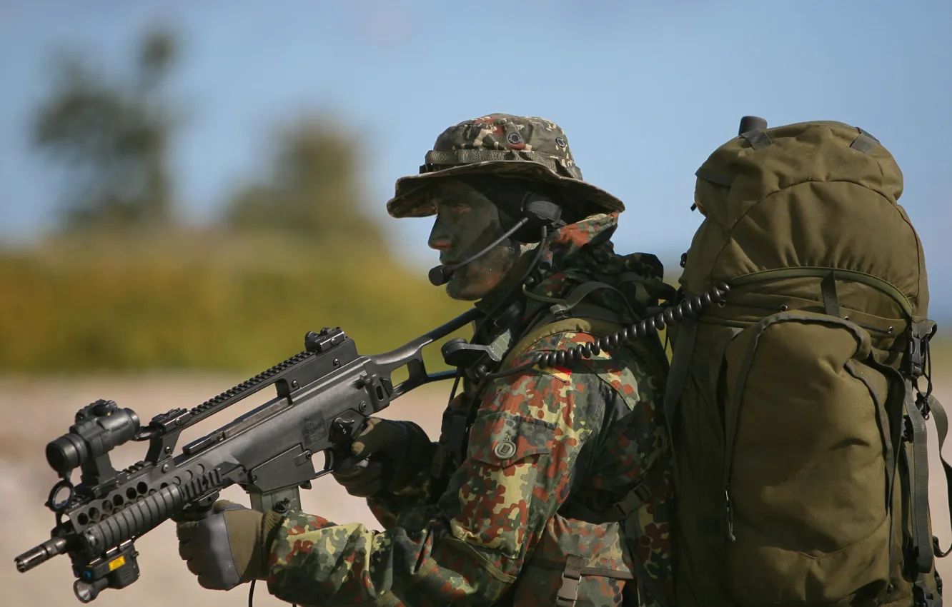 Photo wallpaper Germany, soldiers, machine, backpack, rifle, equipment, assault, the Bundeswehr