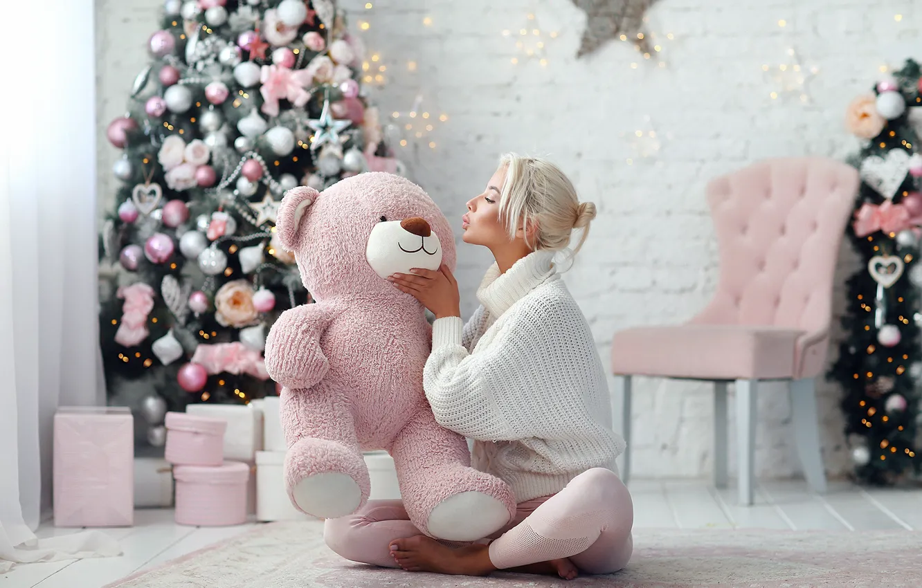 Photo wallpaper girl, mood, kiss, bear, New year, tree, sweater, Teddy bear
