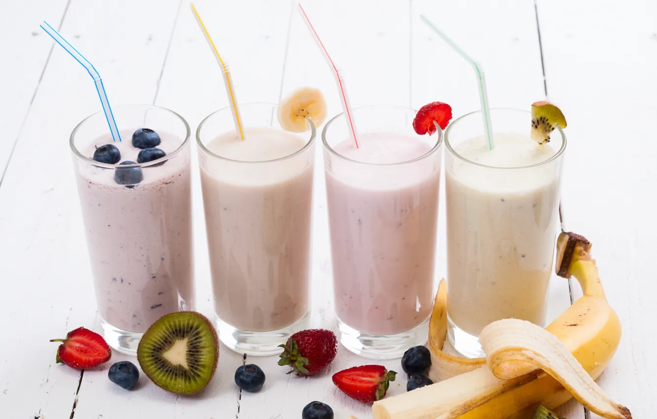 Photo wallpaper kiwi, blueberries, strawberry, bananas, cocktail