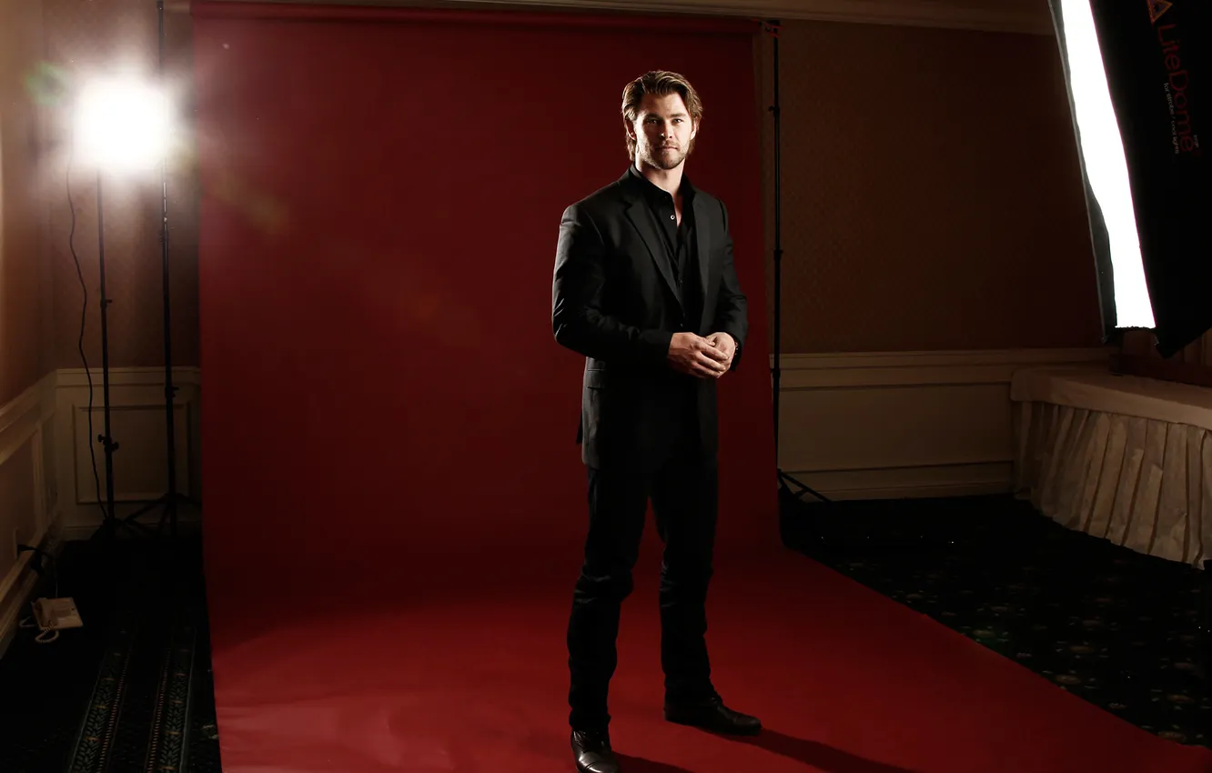 Photo wallpaper lamp, lighting, photographer, costume, actor, photoshoot, Thor, Thor