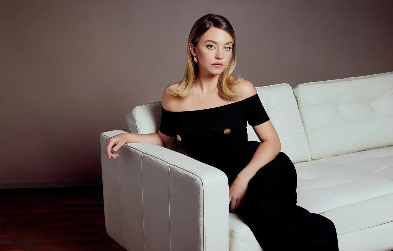 Photo wallpaper girl, pose, photo, black, makeup, dress, actress, Sydney Sweeney