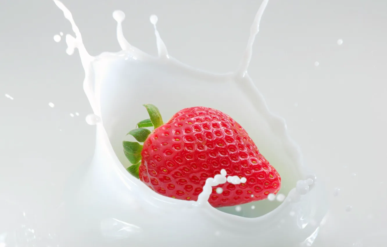 Photo wallpaper squirt, White, strawberry
