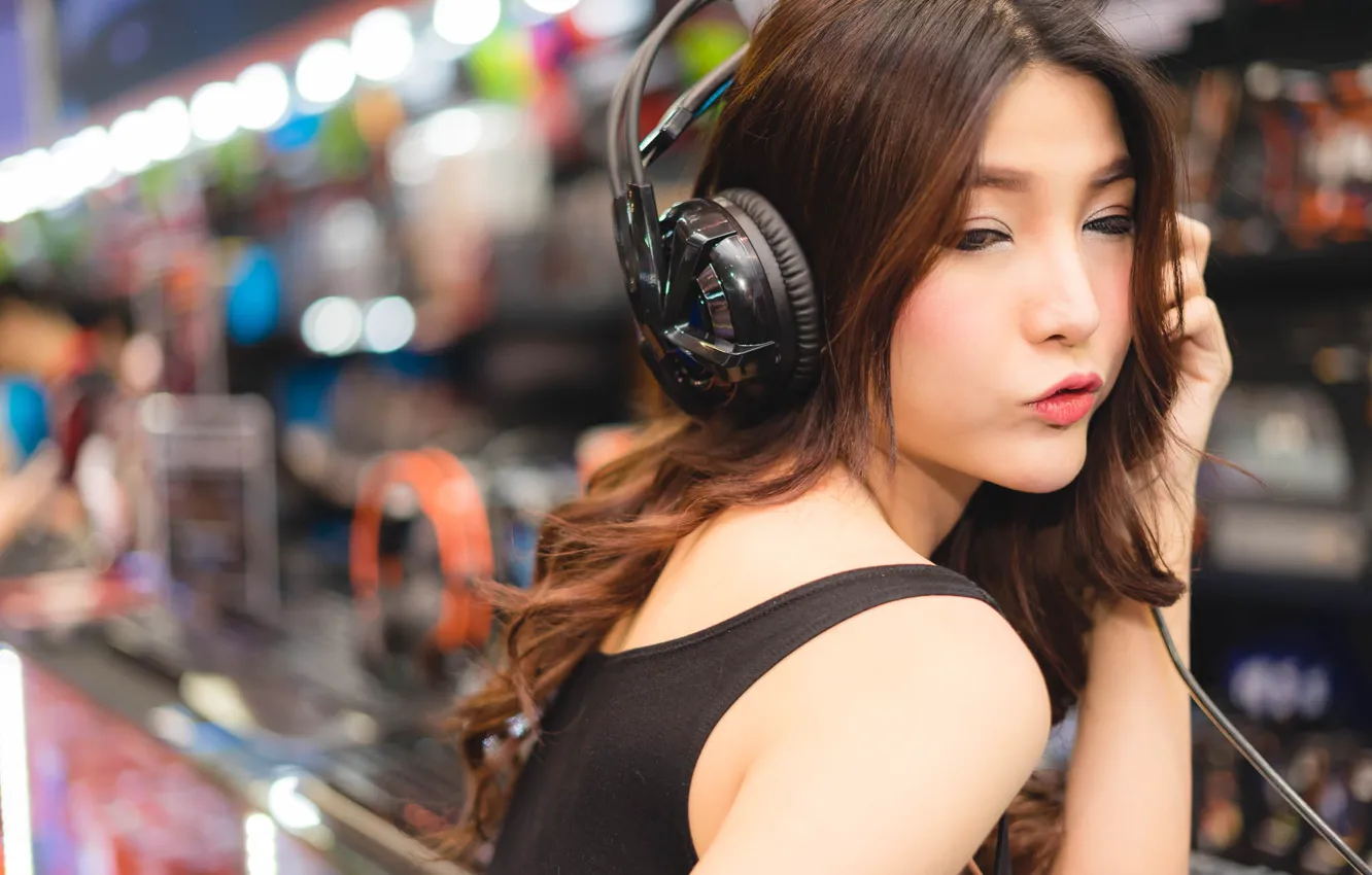 Photo wallpaper face, music, headphones, Asian