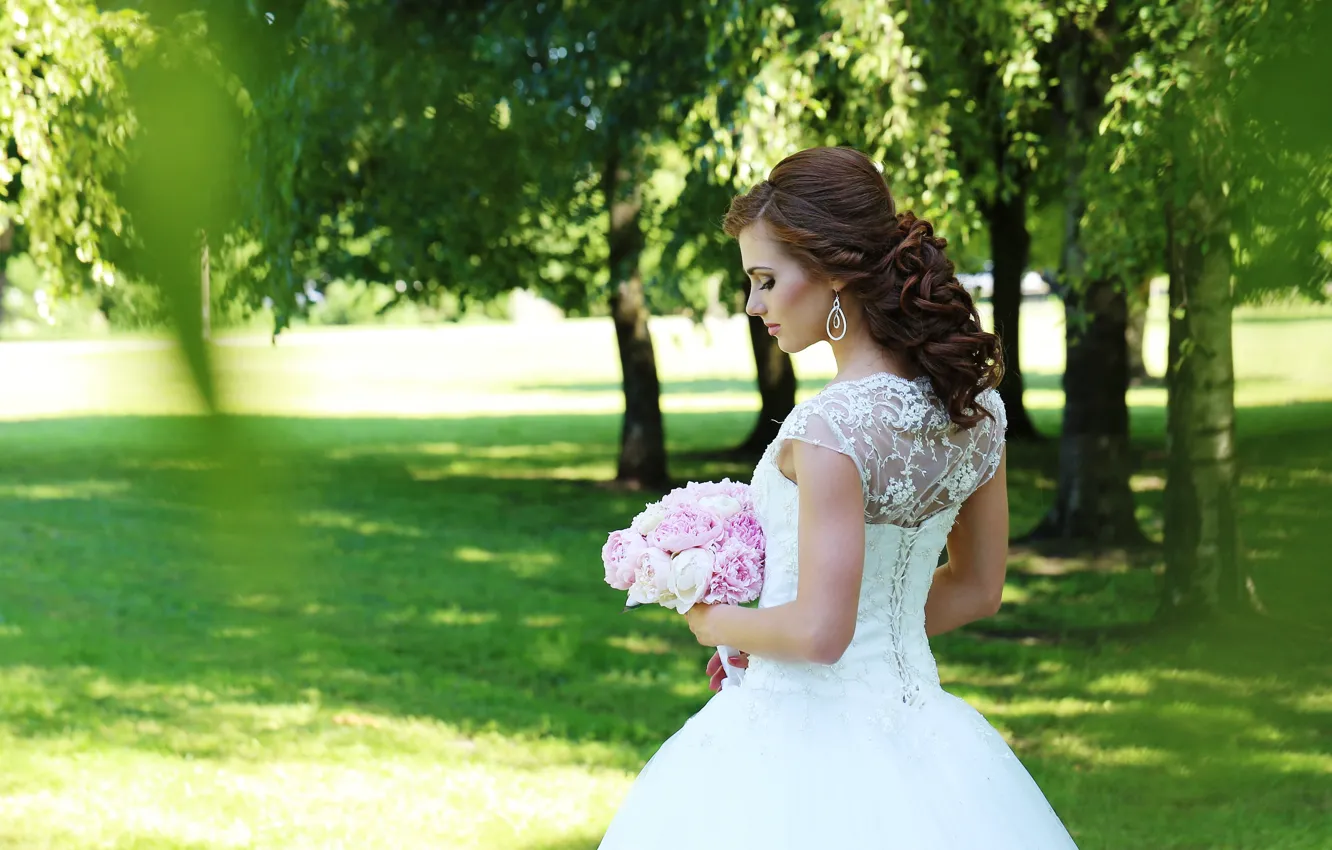 Photo wallpaper greens, white, grass, look, girl, light, trees, flowers