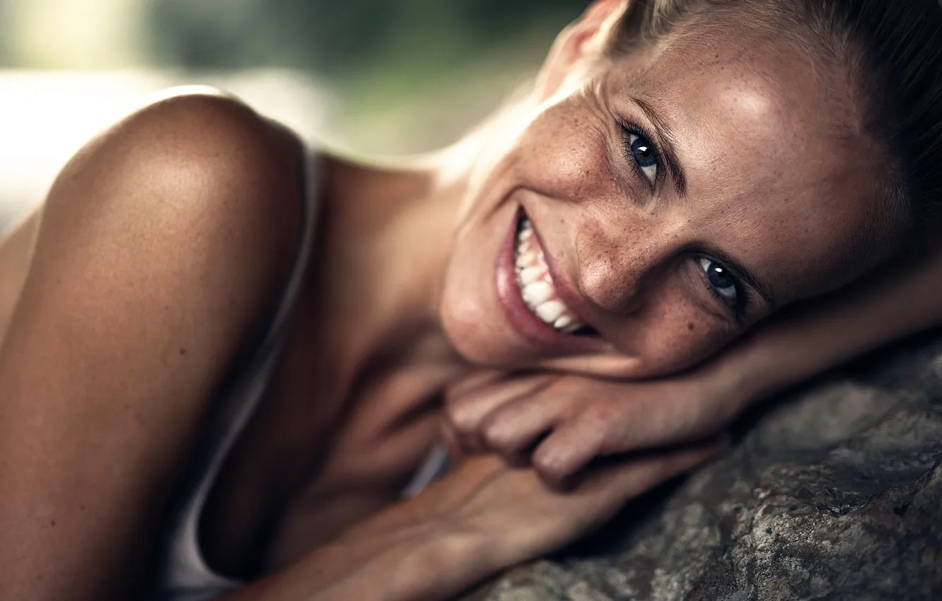 Photo wallpaper girl, joy, laughter, freckles, Lena