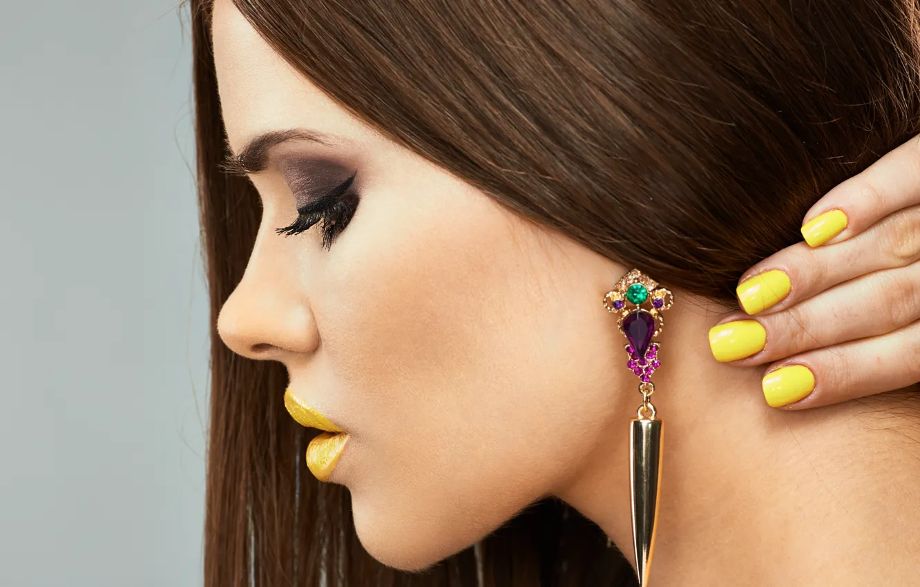 Photo wallpaper yellow, lips, nails, hairstyle