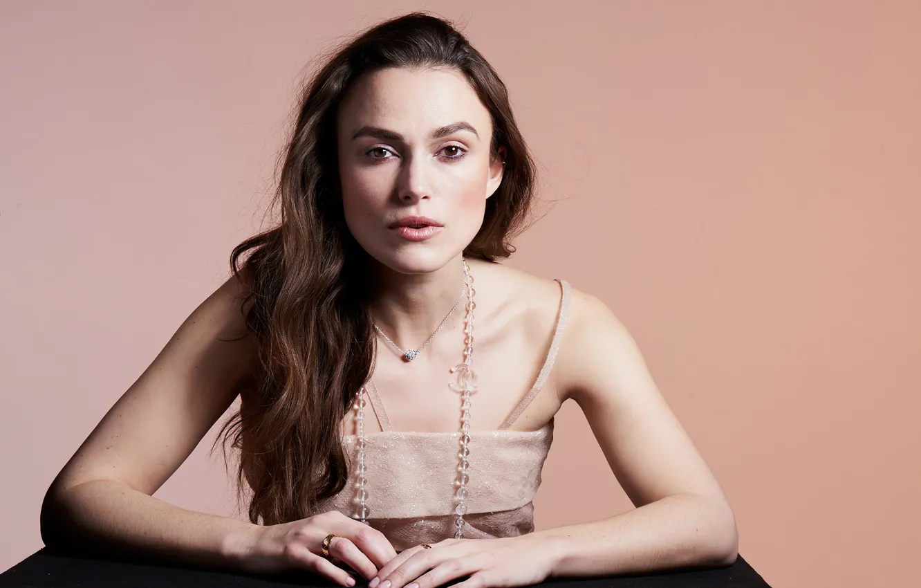 Photo wallpaper look, girl, face, background, actress, chain, Keira Knightle