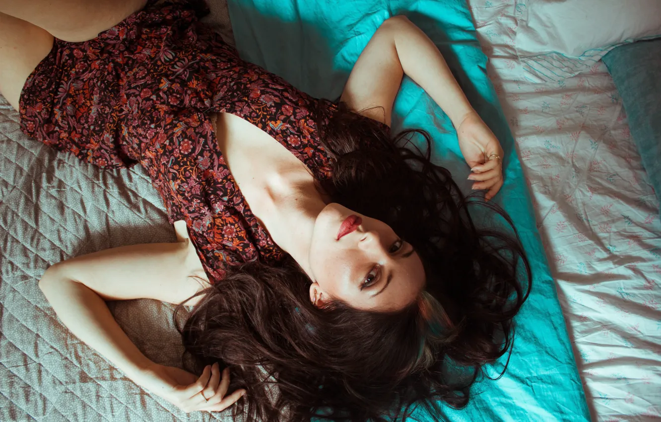 Photo wallpaper look, look, beautiful woman, femininity, charm, charm, beautiful woman, lying in bed