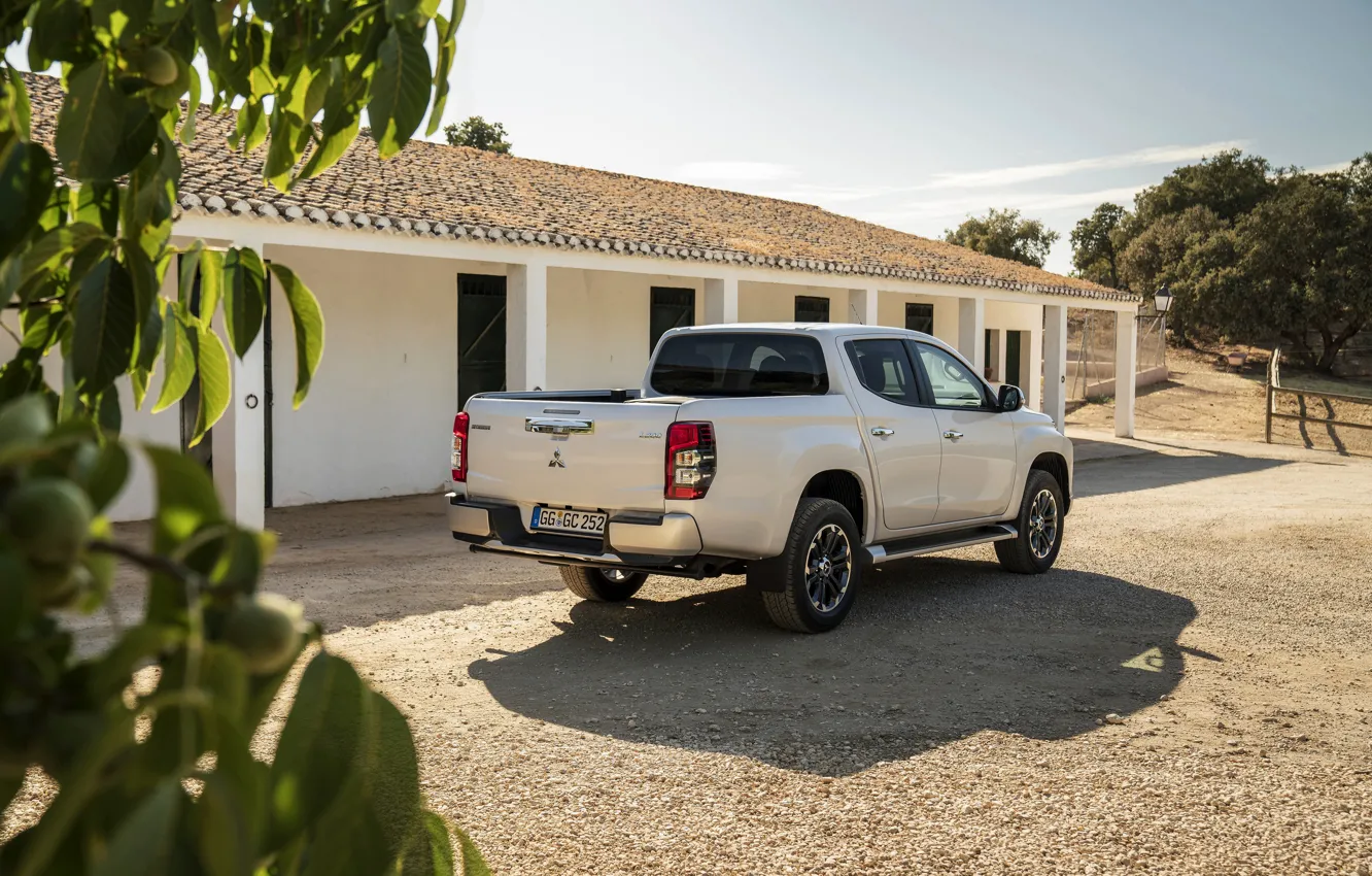 Photo wallpaper Mitsubishi, pickup, building, Double Cab, L200, Triton, 2019