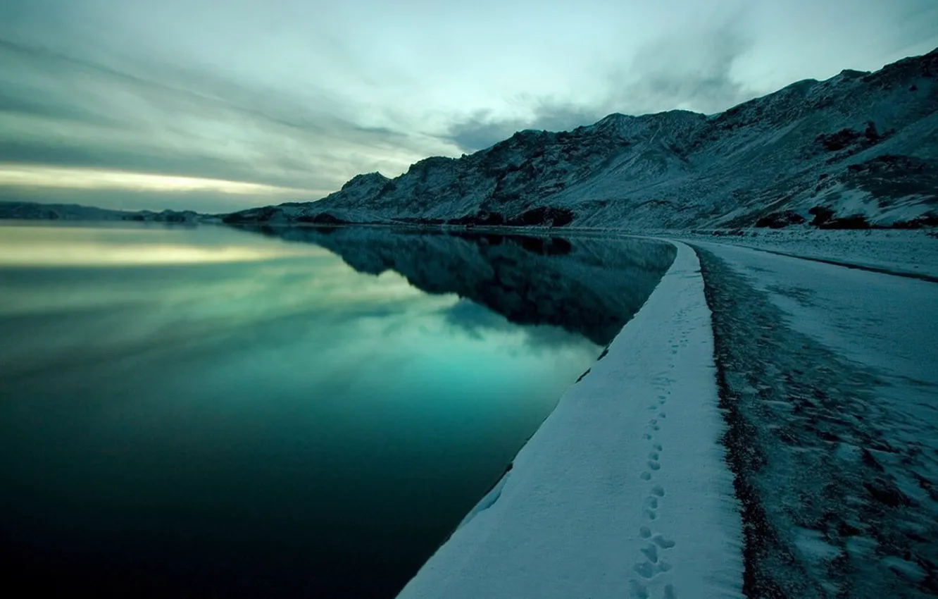 Photo wallpaper water, snow, traces