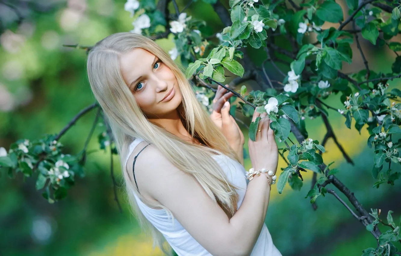 Photo wallpaper look, girl, trees, pose, cutie, Blondie