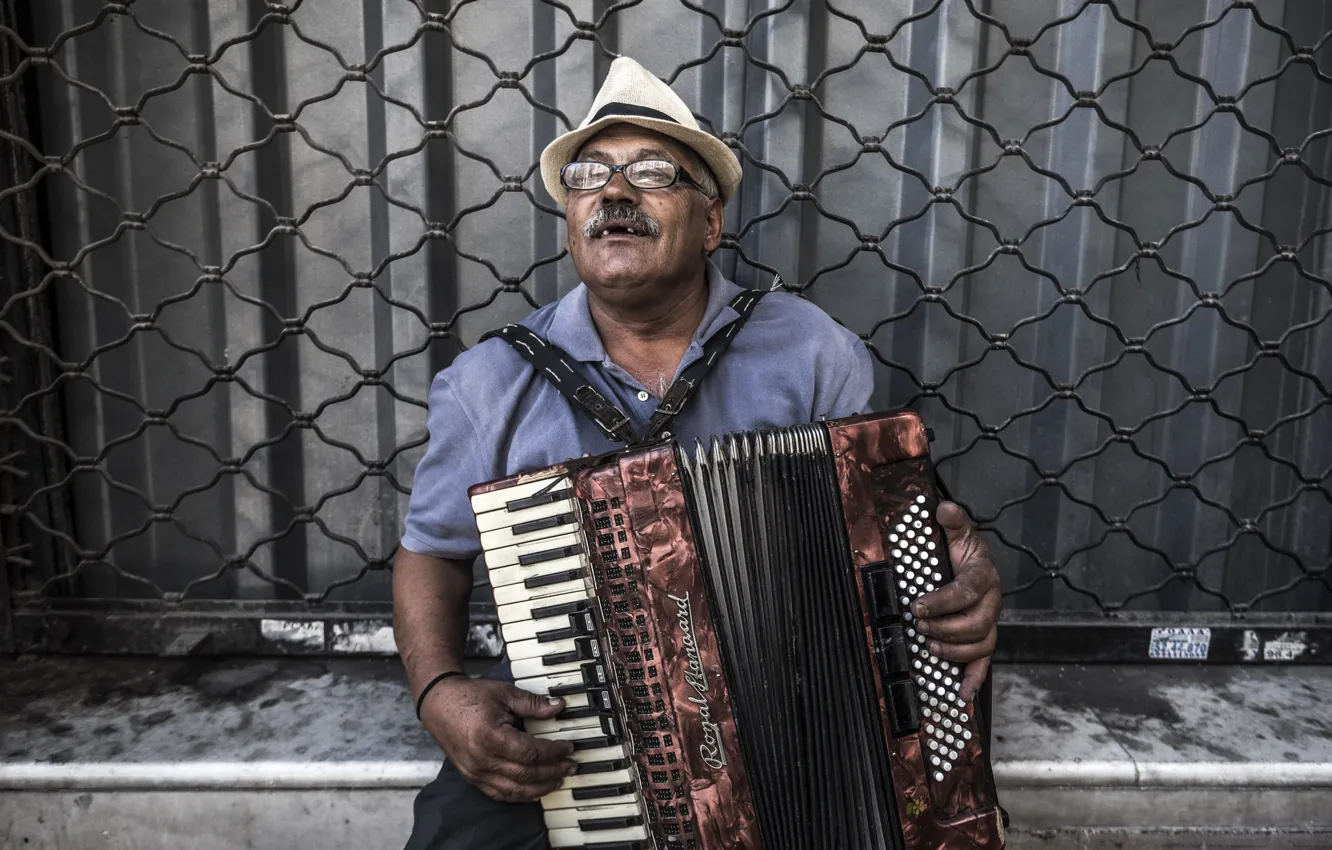 Photo wallpaper street, musician, accordion