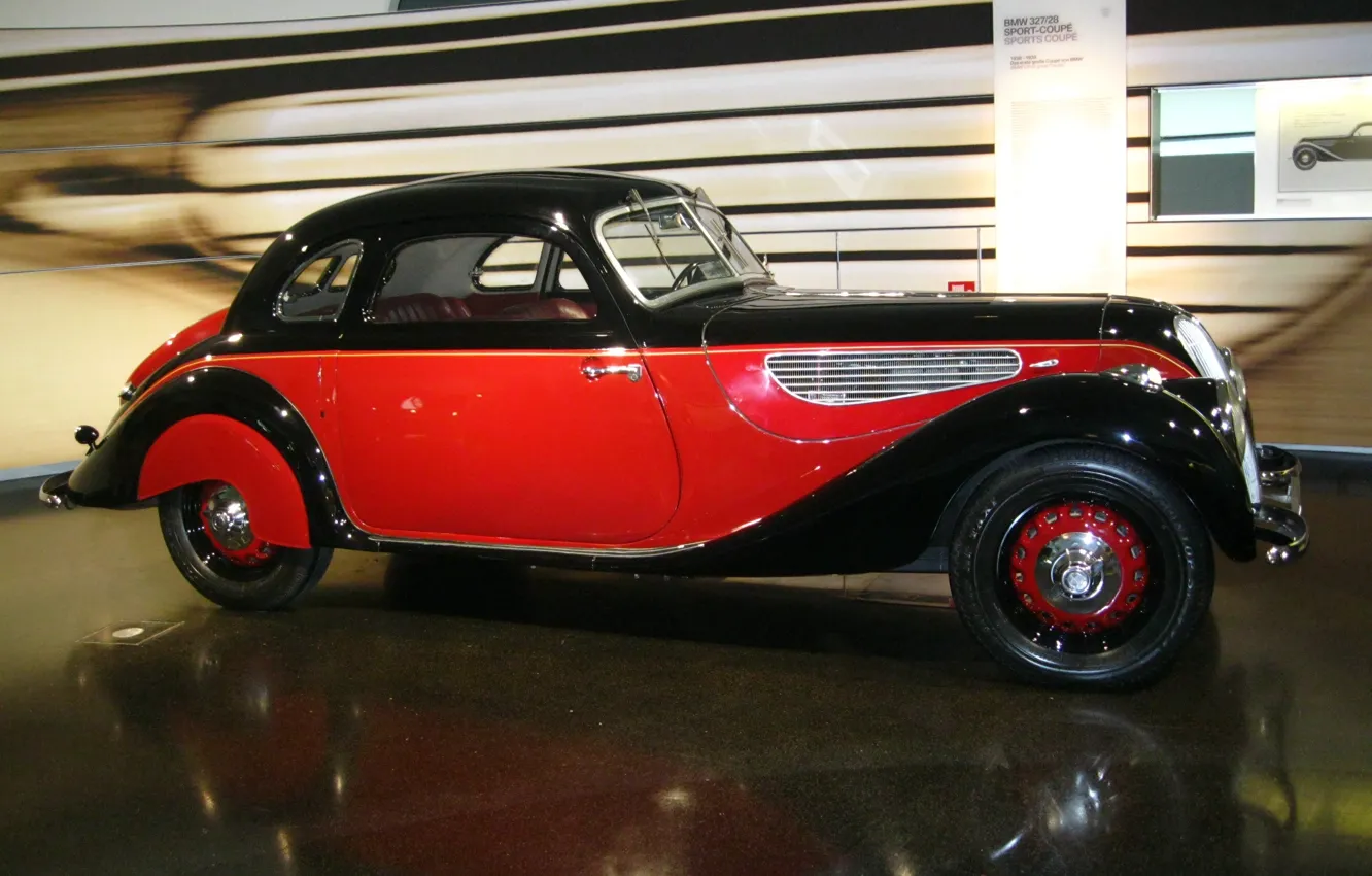 Photo wallpaper Germany, Munich, an old car, the BMW-Museum