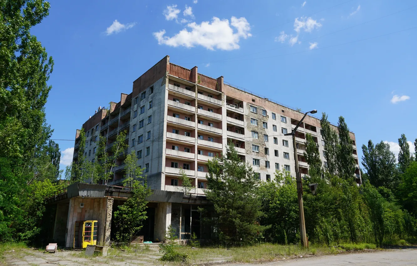 Photo wallpaper trees, the building, Pripyat, a Ghost town