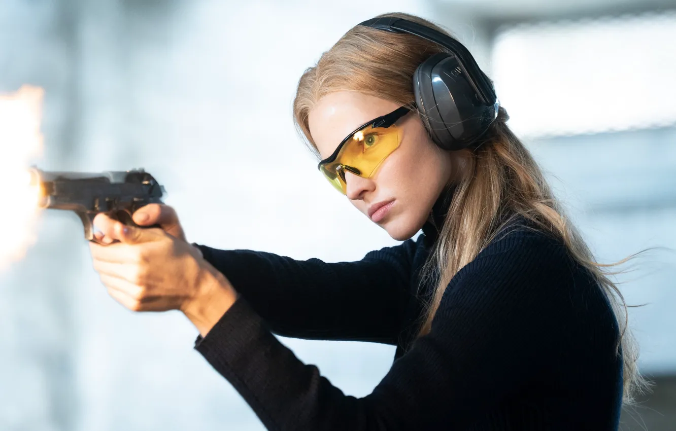 Photo wallpaper look, pose, gun, makeup, glasses, Anna, Anna, hair