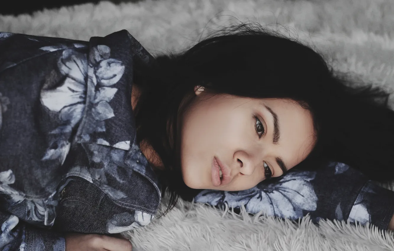 Photo wallpaper girl, brunette, lies