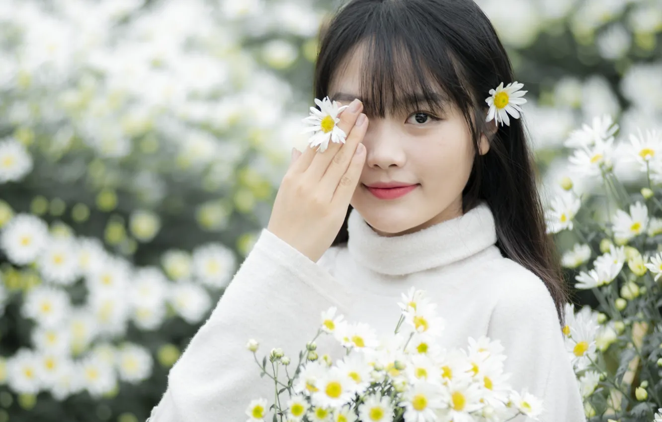 Photo wallpaper look, girl, flowers, face, smile, portrait, chamomile, bouquet