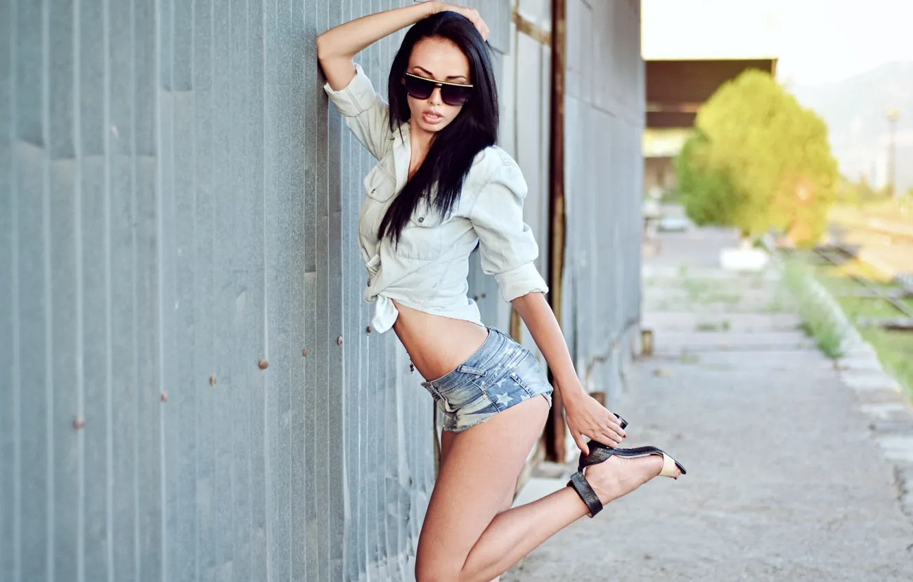 Photo wallpaper sexy, pose, model, makeup, figure, brunette, glasses, hairstyle