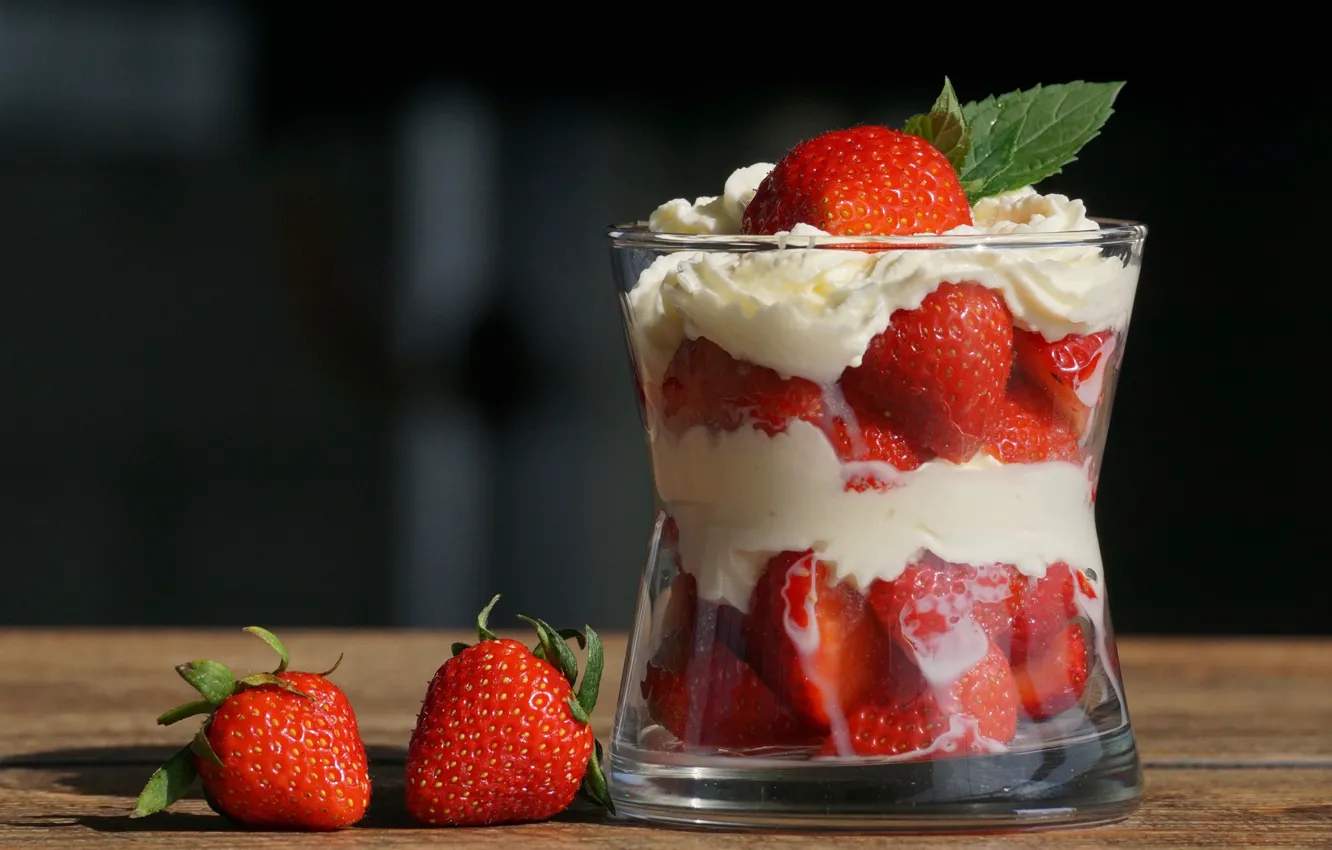 Photo wallpaper glass, berries, cream, strawberry, cream, dessert