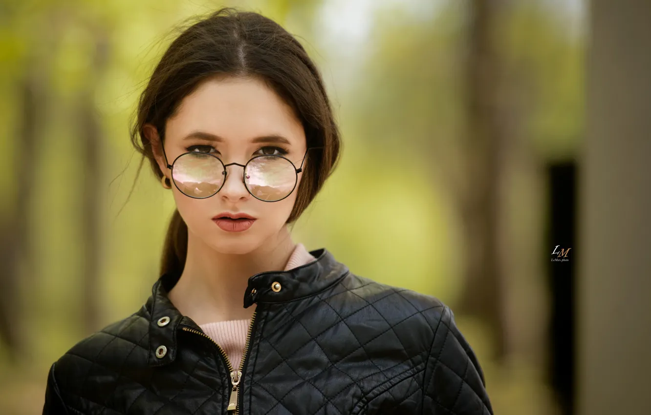 Photo wallpaper makeup, glasses, sponge, Disha Shemetova, Leonid Markachev